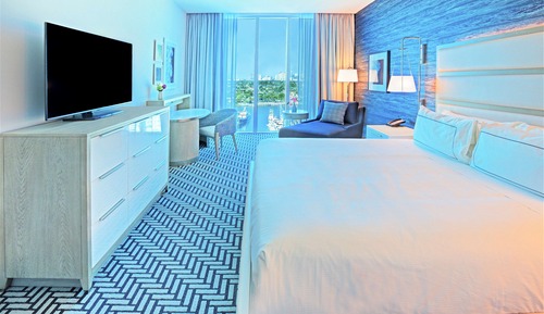 Habitación, 1 cama de matrimonio grande, vistas al puerto deportivo