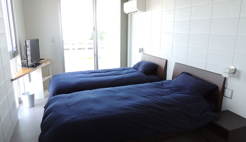 Habitación estándar con 2 camas individuales, balcón, vistas al mar