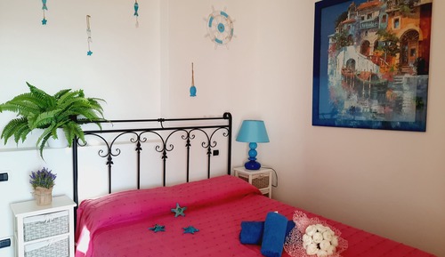 Casa superior, 1 habitación, patio, vistas parciales al mar