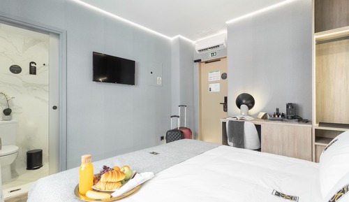 Suite (101)