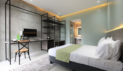 Habitación, 1 cama de matrimonio, junto a la piscina