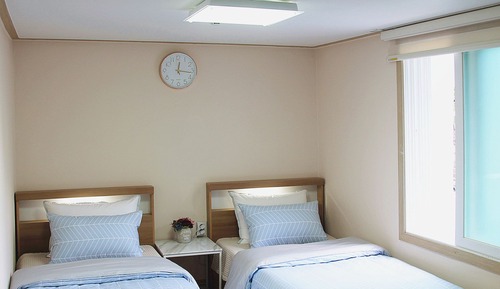 Habitación estándar con 1 cama doble o 2 individuales, 2 camas individuales, no fumadores