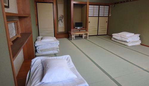 Habitación tradicional, no fumadores, baño compartido (3-6 guests, check-in until 18:30)