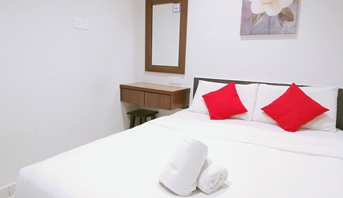 Standard Queen Room