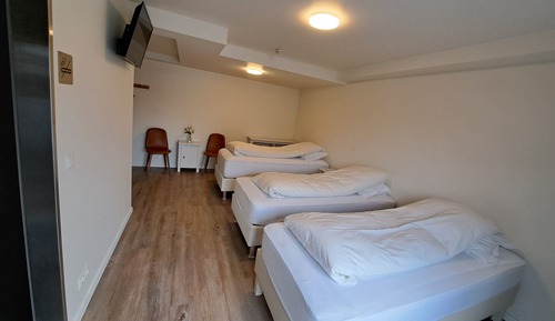Habitación triple, baño privado