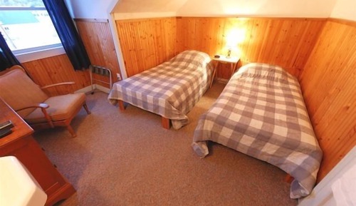 Two Twin Bed Room With Private Bathroom (Pets not allowed)