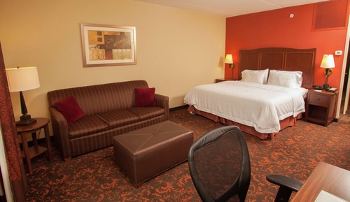 Estudio, matrimonial grande y sofá cama