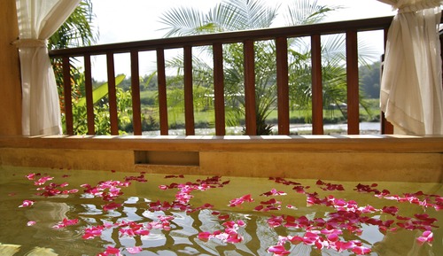 Chalet, vistas al río