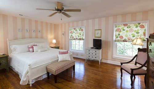 Habitación tradicional, 1 cama de matrimonio grande, baño privado, vistas a la ciudad