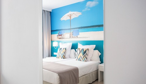Habitación estándar con 2 camas individuales, balcón