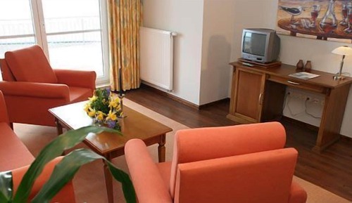 Apartamento, vistas parciales al mar