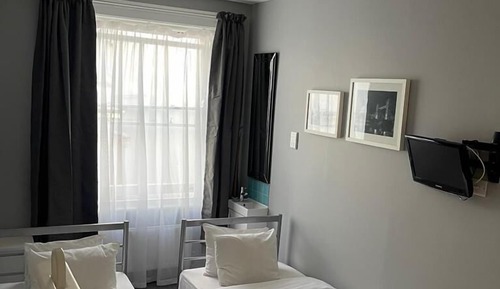 Habitación triple básica, baño compartido