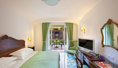 Habitación clásica con 1 cama doble o 2 individuales, balcón, vistas a la ciudad
