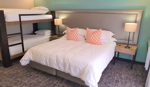Habitación superior con 1 cama doble o 2 individuales