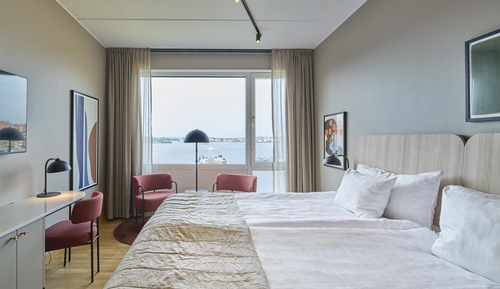 Habitación superior con 2 camas individuales, vistas al mar