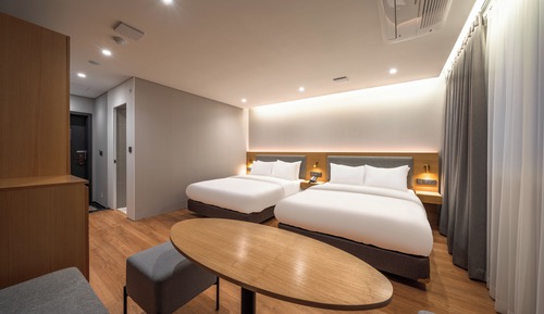 Family Twin Room B