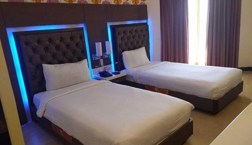 Premium Twin Bed Room