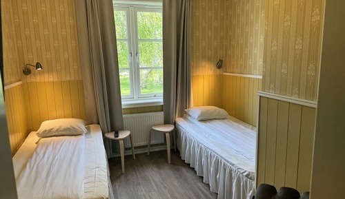 Habitación básica con 1 cama doble o 2 individuales