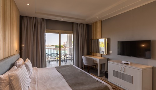 Crystal Jacuzzi Suite (Posh Club)