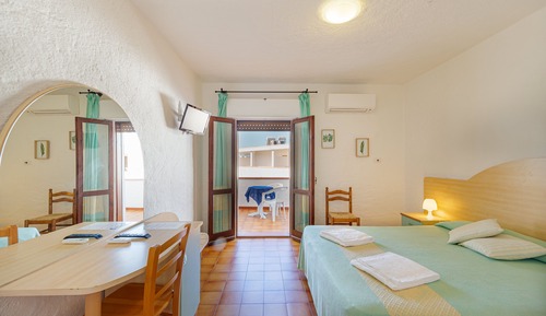 Habitación doble, 1 cama doble o 2 individuales, balcón, planta baja