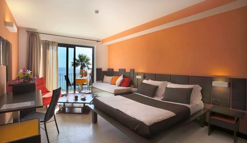 Suite junior, balcón (3 pax)