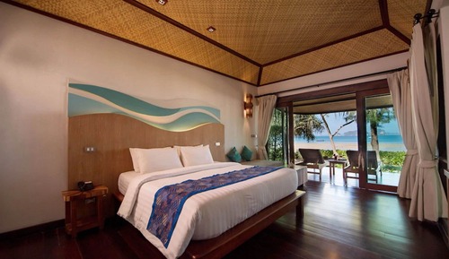 Deluxe Beach Front Cottage