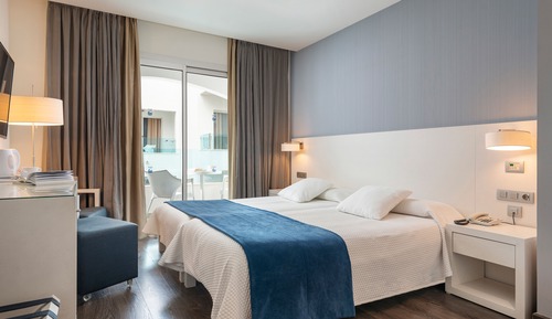 Habitación superior, balcón, vistas a la ciudad