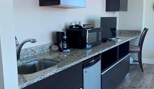 Suite estudio Deluxe, vistas parciales al mar