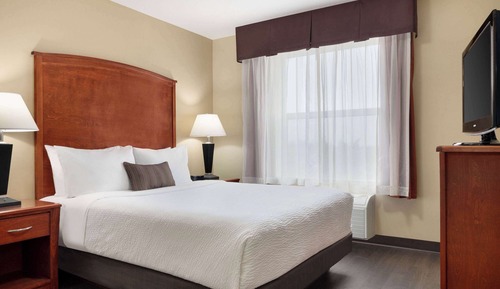 Suite, 1 cama de matrimonio, accesible para personas con discapacidad (One-Bedroom Suite)