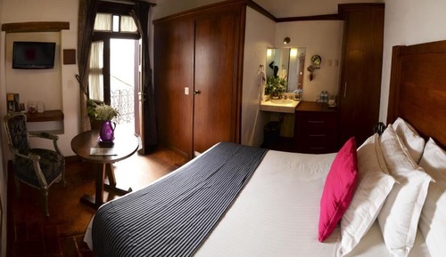 Petite Room