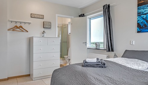 Habitación con 1 cama doble o 2 individuales, baño privado