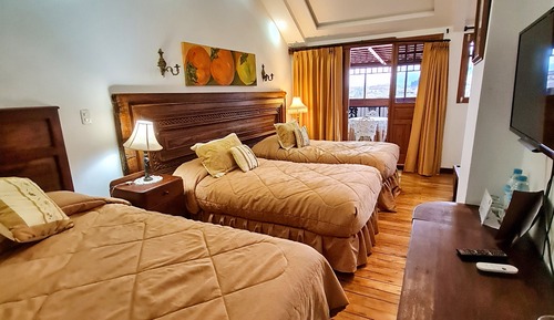 Habitación cuádruple Deluxe, vistas a la colina