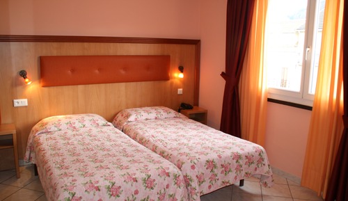 Habitación con 2 camas individuales