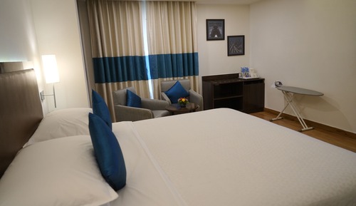 Suite, 1 cama de matrimonio grande, vistas a la ciudad (Four Points Suite)