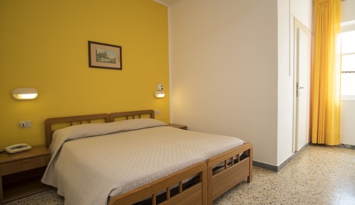 Habitación Confort con 1 cama doble o 2 individuales