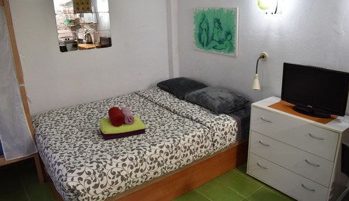 Estudio familiar, 1 cama doble con sofá cama, terraza, vistas al patio