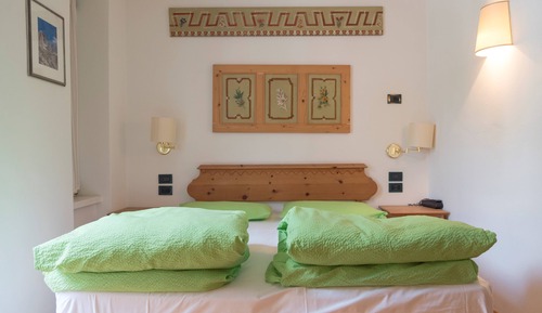 Habitación superior con 1 cama doble o 2 individuales