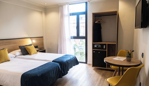 Exterior double room, window