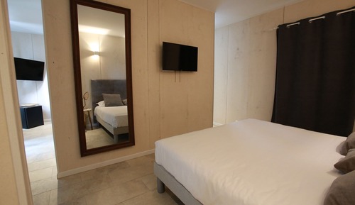 Suite junior, 1 cama de matrimonio, bañera de hidromasaje