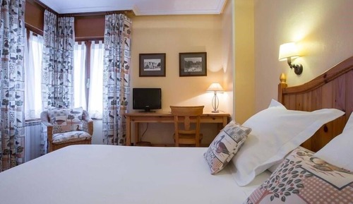 Habitación estándar con 1 cama doble o 2 individuales, baño privado