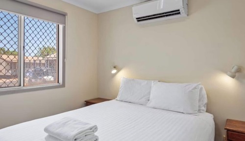 Cabaña superior, 2 habitaciones (Sleeps 3 -  Pet Friendly)