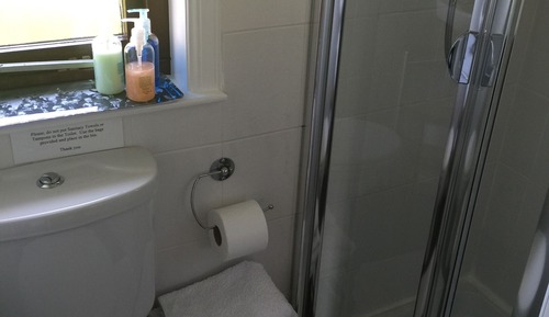 Habitación estándar con 1 cama doble o 2 individuales, baño privado, planta baja