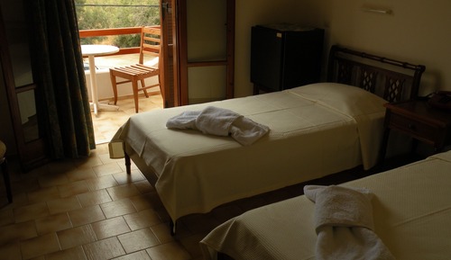 Habitación triple (Village View, Upper Floor)
