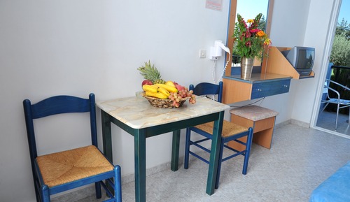 Estudio, balcón, vistas al jardín