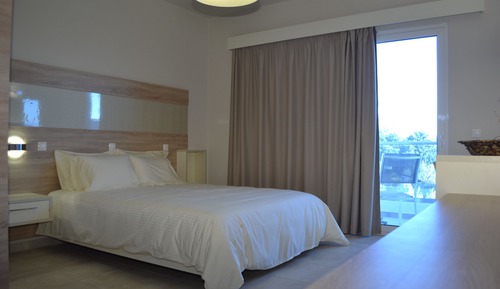 Estudio superior, balcón, vistas al jardín