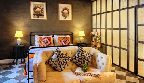 Honeymoon Suite with Bathtub