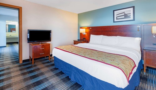 Suite, varias camas, no fumadores, balcón (Lakefront View)