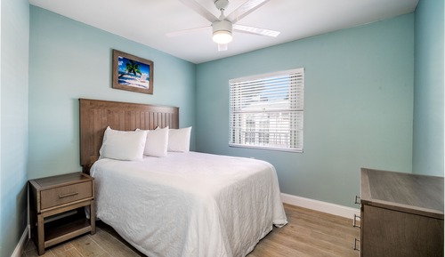 Standard Room, 1 Queen Bed ( Hearing Accessible)