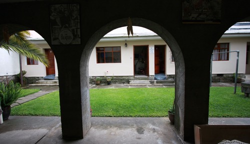 Habitación individual económica, 1 cama individual, baño privado, vistas al jardín