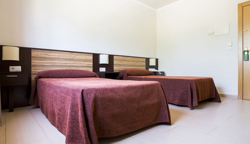 Habitación con 2 camas individuales, 2 camas dobles